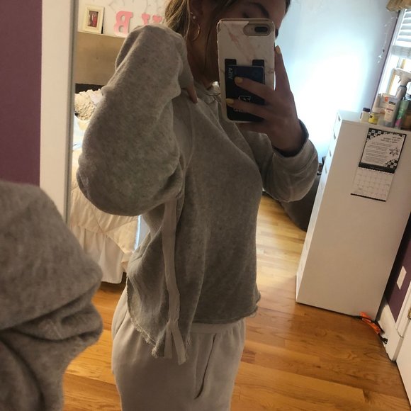 Abercrombie Cropped Sweatshirt - Picture 2 of 6